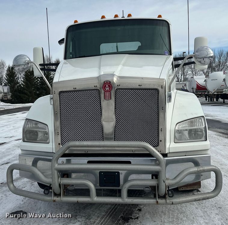 image for item FK1565 2015 Kenworth T880 semi truck
