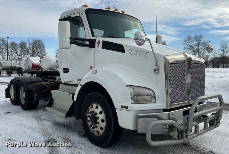 image for item FK1565 2015 Kenworth T880 semi truck