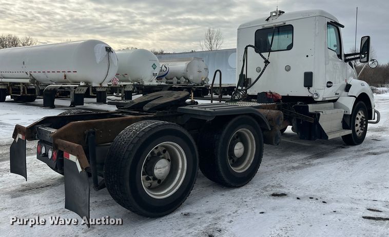 image for item FK1565 2015 Kenworth T880 semi truck