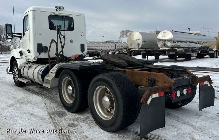 image for item FK1565 2015 Kenworth T880 semi truck