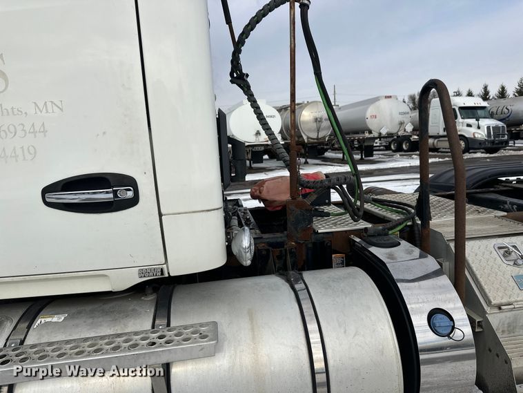image for item FK1565 2015 Kenworth T880 semi truck