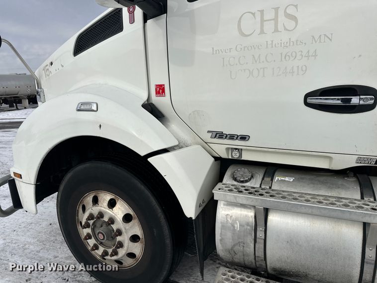 image for item FK1565 2015 Kenworth T880 semi truck