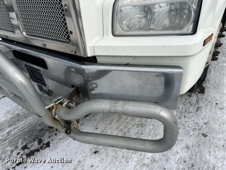 image for item FK1565 2015 Kenworth T880 semi truck