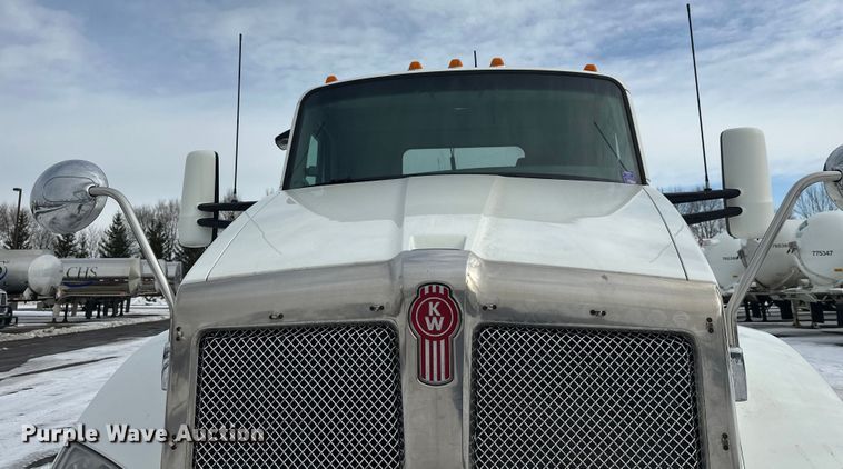 image for item FK1565 2015 Kenworth T880 semi truck
