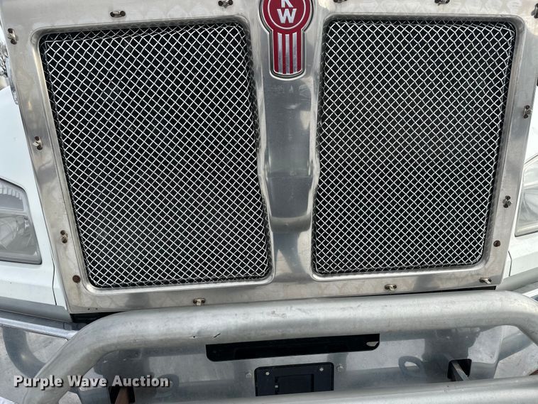 image for item FK1565 2015 Kenworth T880 semi truck