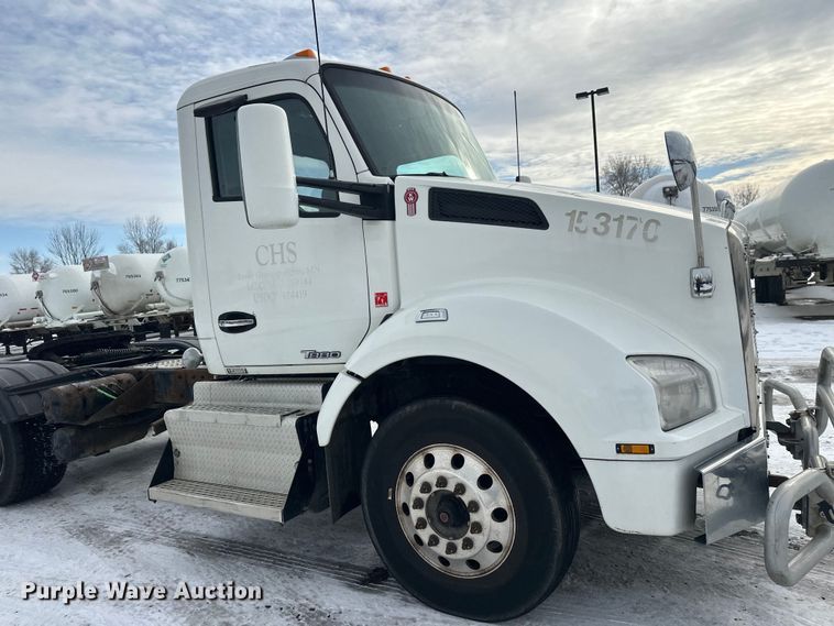 image for item FK1565 2015 Kenworth T880 semi truck