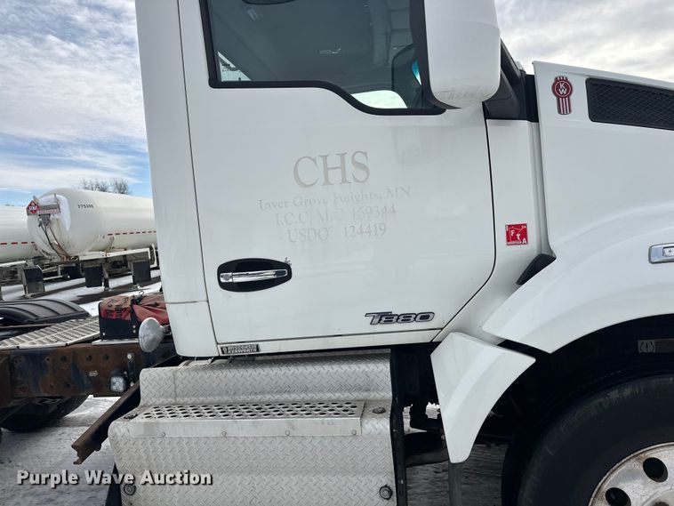 image for item FK1565 2015 Kenworth T880 semi truck