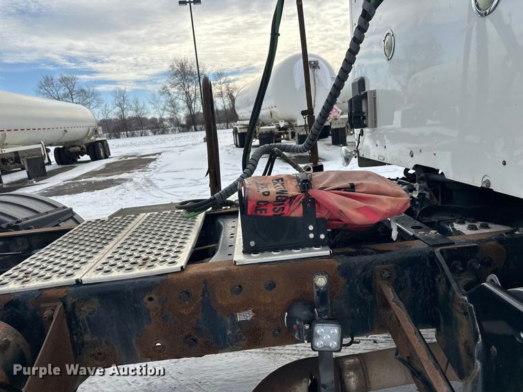 image for item FK1565 2015 Kenworth T880 semi truck