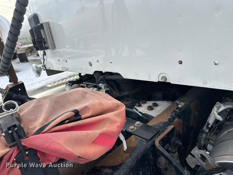 image for item FK1565 2015 Kenworth T880 semi truck