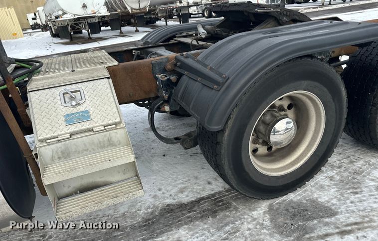 image for item FK1565 2015 Kenworth T880 semi truck