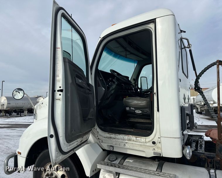 image for item FK1565 2015 Kenworth T880 semi truck