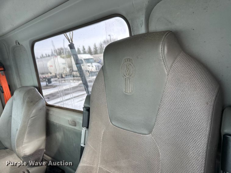 image for item FK1565 2015 Kenworth T880 semi truck