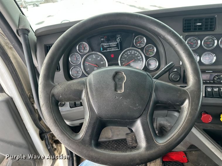 image for item FK1565 2015 Kenworth T880 semi truck