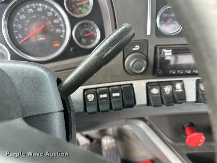 image for item FK1565 2015 Kenworth T880 semi truck