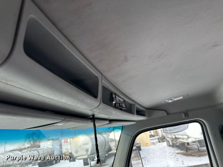 image for item FK1565 2015 Kenworth T880 semi truck