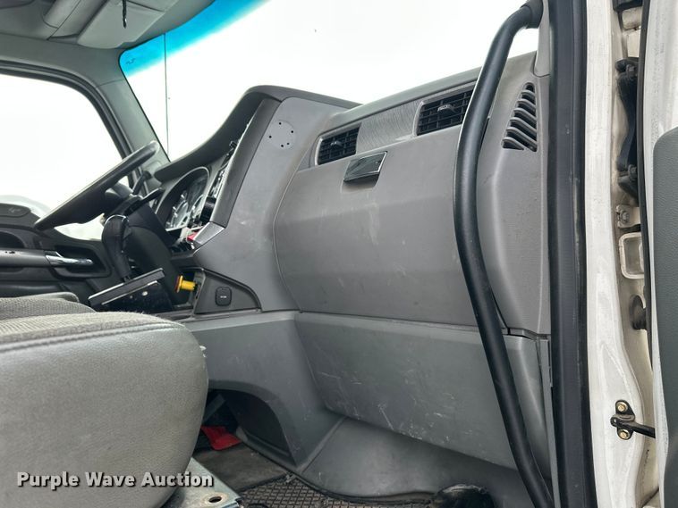 image for item FK1565 2015 Kenworth T880 semi truck
