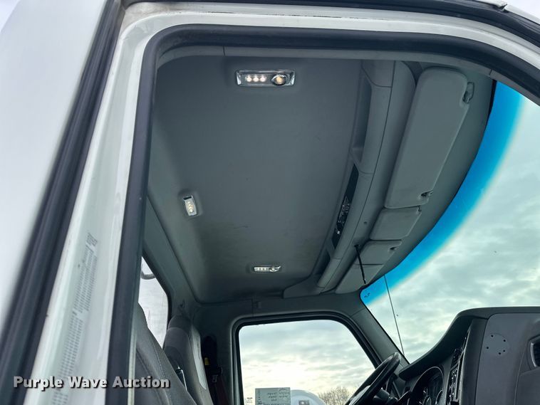 image for item FK1565 2015 Kenworth T880 semi truck