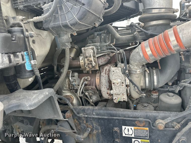 image for item FK1565 2015 Kenworth T880 semi truck