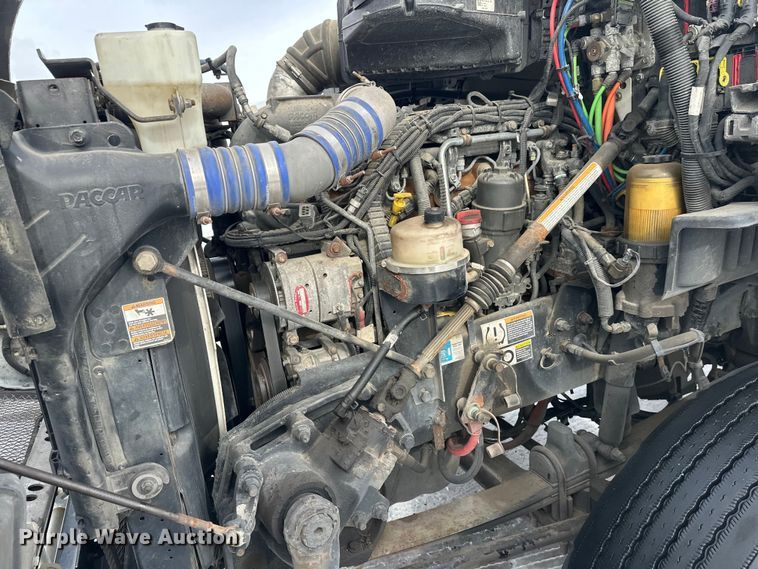 image for item FK1565 2015 Kenworth T880 semi truck