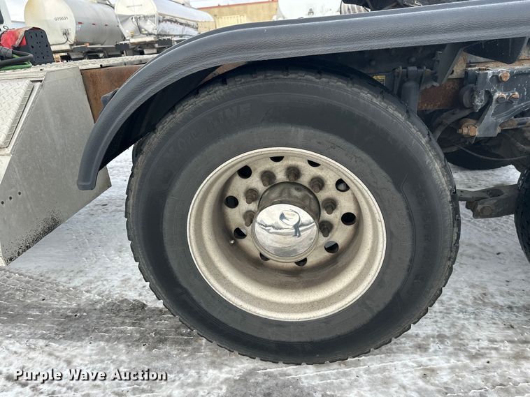 image for item FK1565 2015 Kenworth T880 semi truck