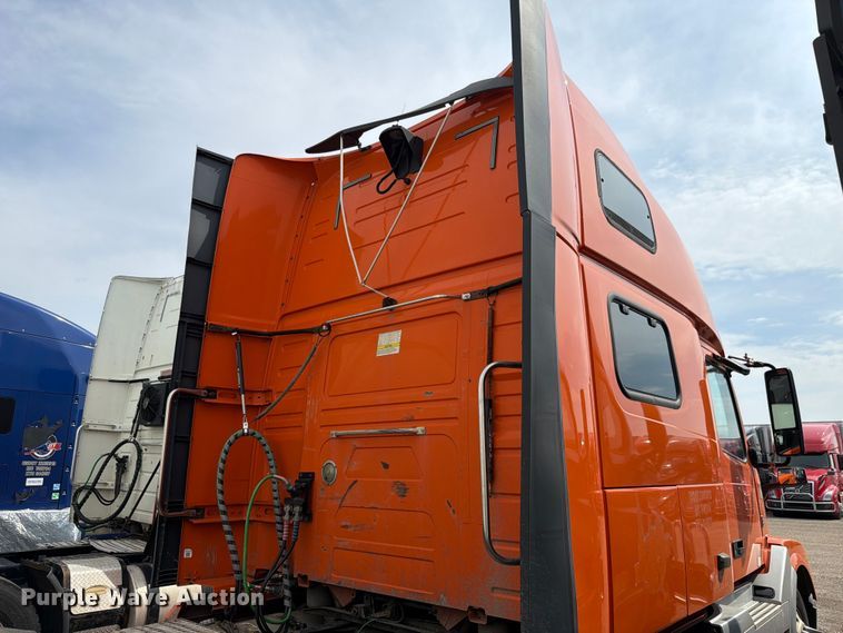 image for item FK4160 2016 Volvo VNL semi truck