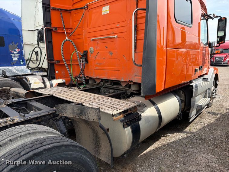 image for item FK4160 2016 Volvo VNL semi truck
