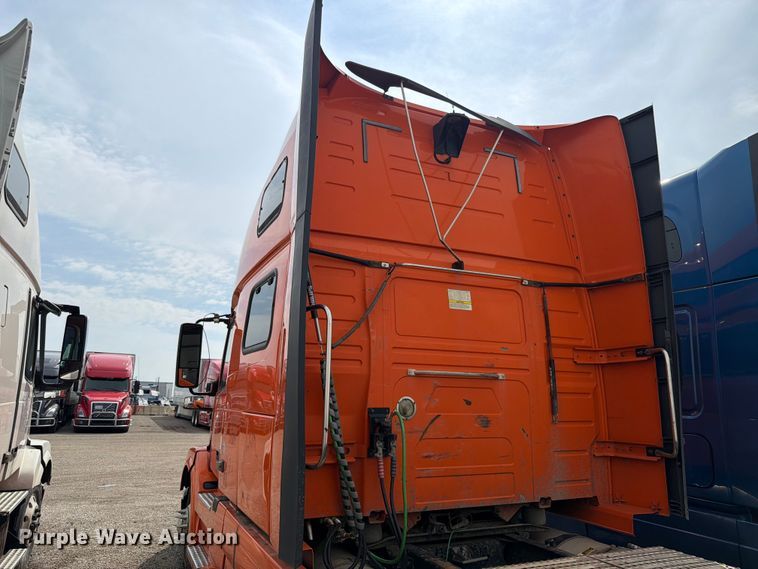 image for item FK4160 2016 Volvo VNL semi truck