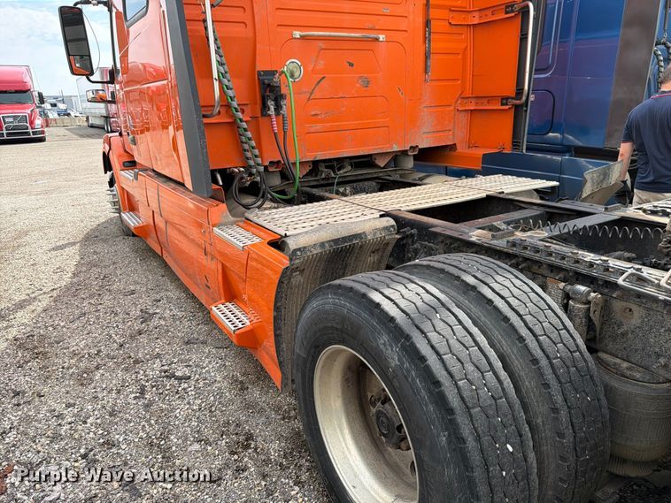 image for item FK4160 2016 Volvo VNL semi truck