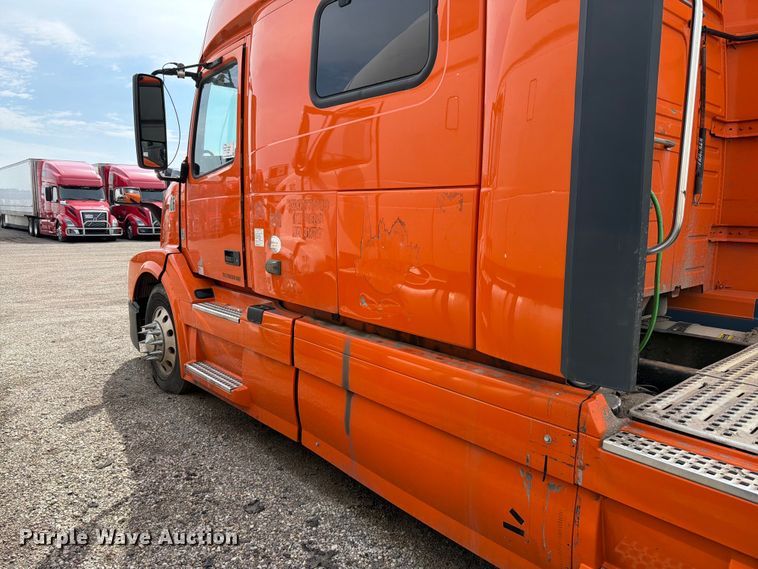 image for item FK4160 2016 Volvo VNL semi truck