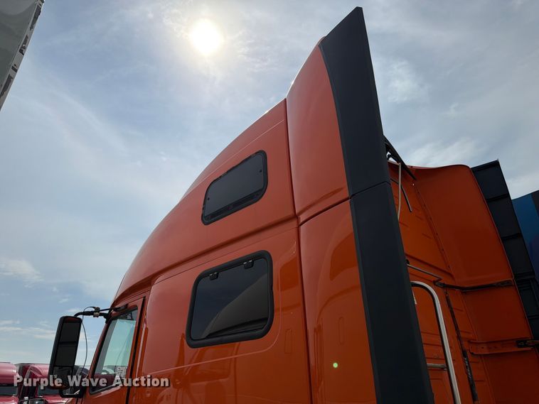 image for item FK4160 2016 Volvo VNL semi truck