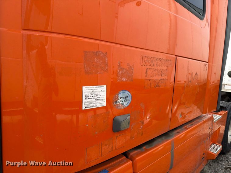 image for item FK4160 2016 Volvo VNL semi truck