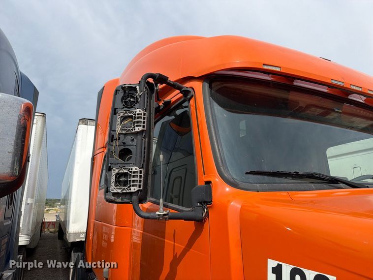 image for item FK4160 2016 Volvo VNL semi truck