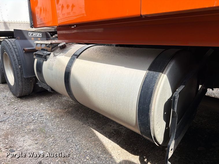 image for item FK4160 2016 Volvo VNL semi truck