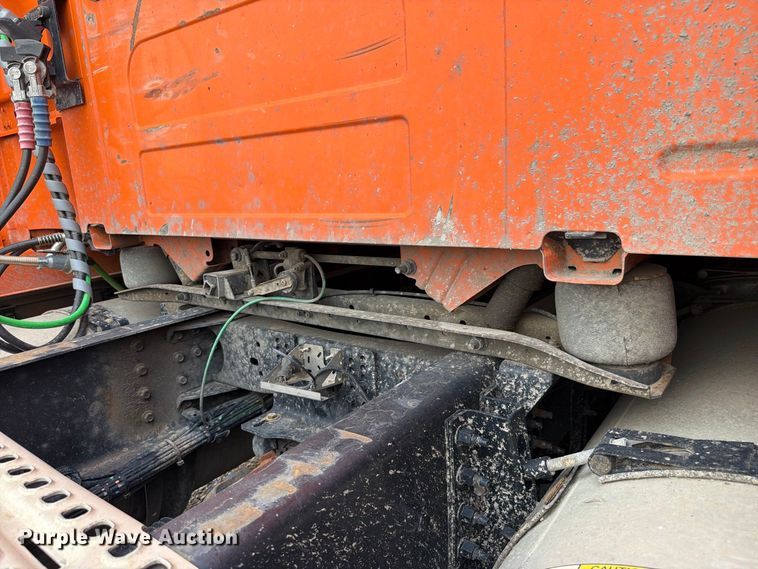 image for item FK4160 2016 Volvo VNL semi truck