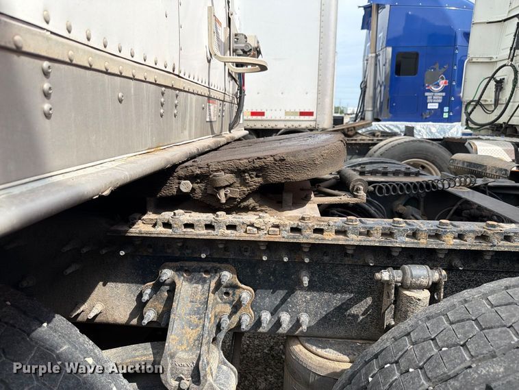 image for item FK4160 2016 Volvo VNL semi truck