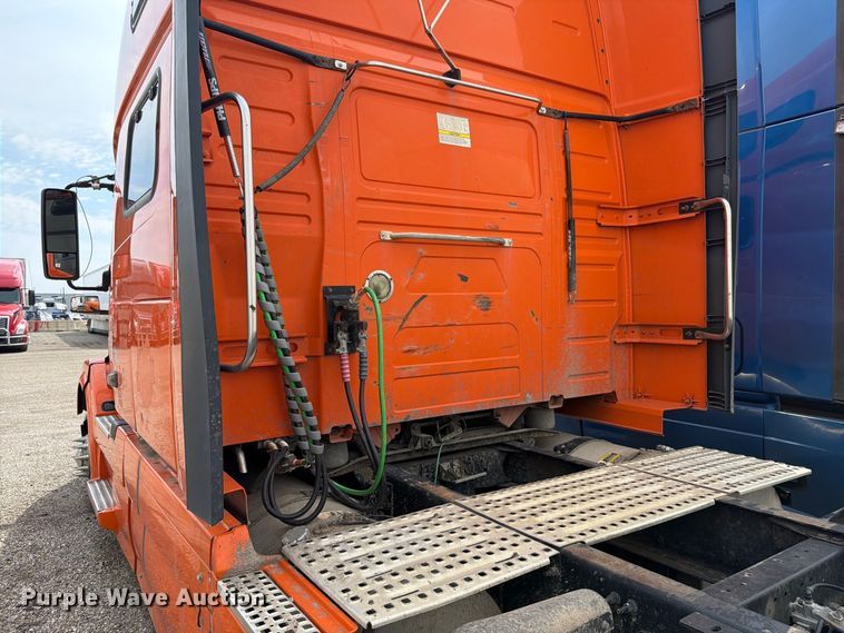 image for item FK4160 2016 Volvo VNL semi truck