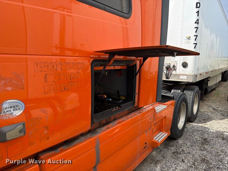 image for item FK4160 2016 Volvo VNL semi truck