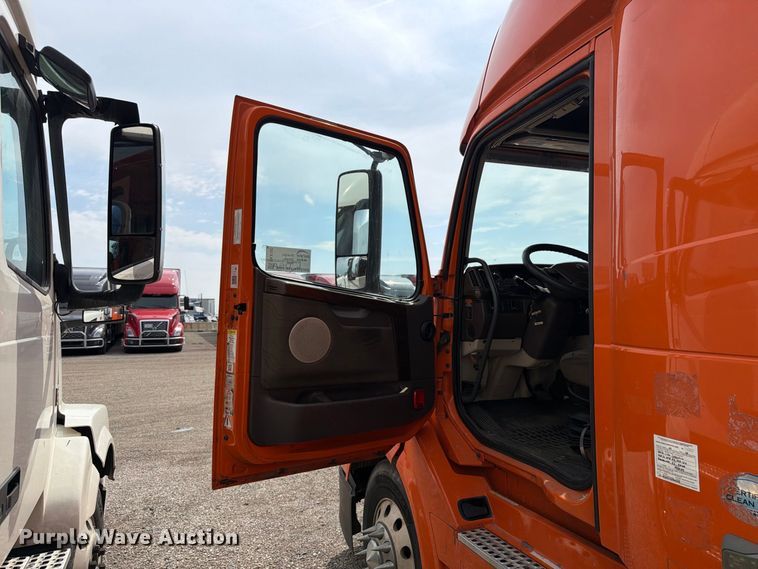 image for item FK4160 2016 Volvo VNL semi truck
