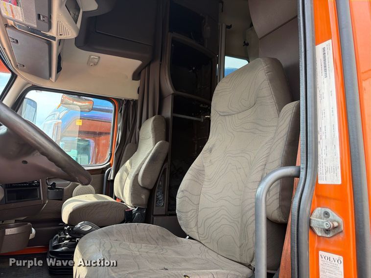 image for item FK4160 2016 Volvo VNL semi truck