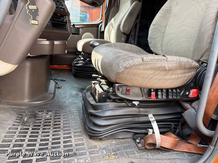 image for item FK4160 2016 Volvo VNL semi truck