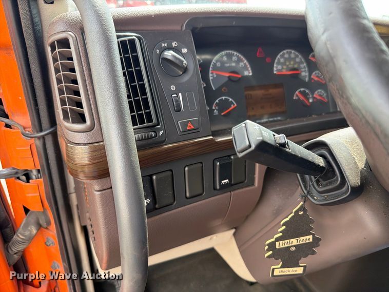 image for item FK4160 2016 Volvo VNL semi truck