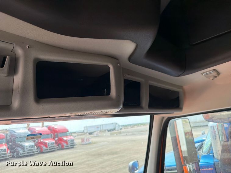 image for item FK4160 2016 Volvo VNL semi truck