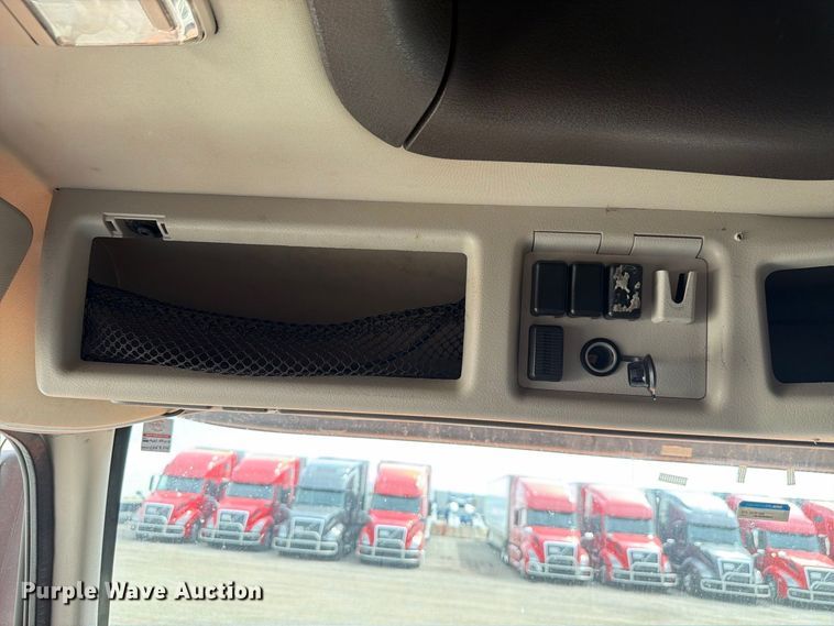 image for item FK4160 2016 Volvo VNL semi truck