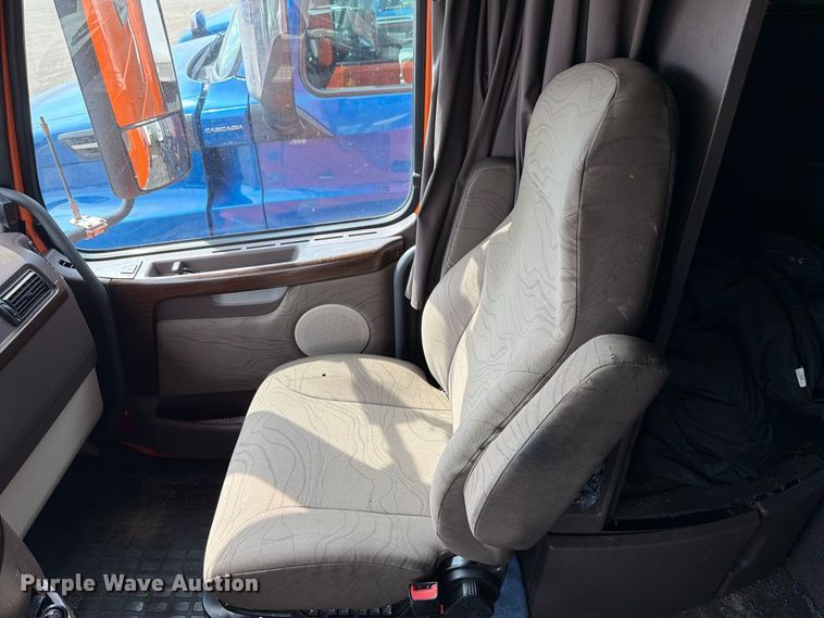 image for item FK4160 2016 Volvo VNL semi truck
