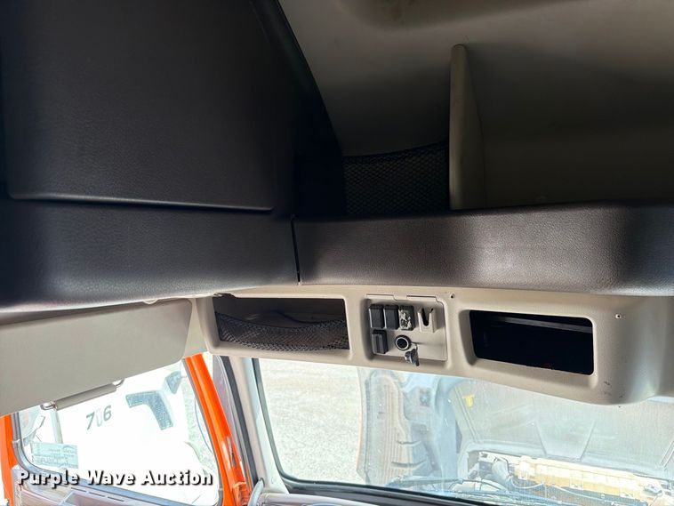 image for item FK4160 2016 Volvo VNL semi truck