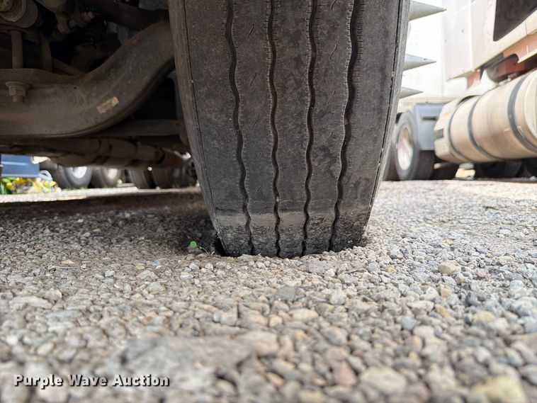 image for item FK4160 2016 Volvo VNL semi truck
