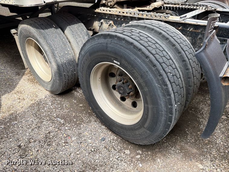image for item FK4160 2016 Volvo VNL semi truck
