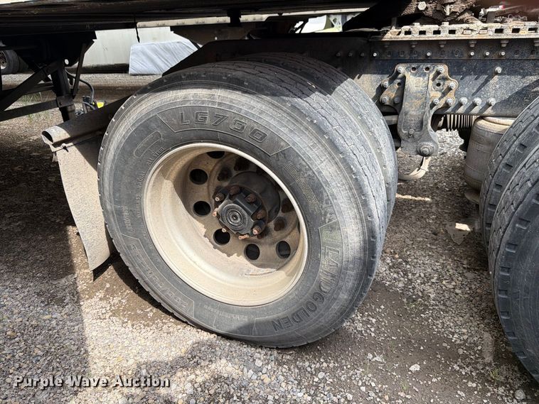 image for item FK4160 2016 Volvo VNL semi truck