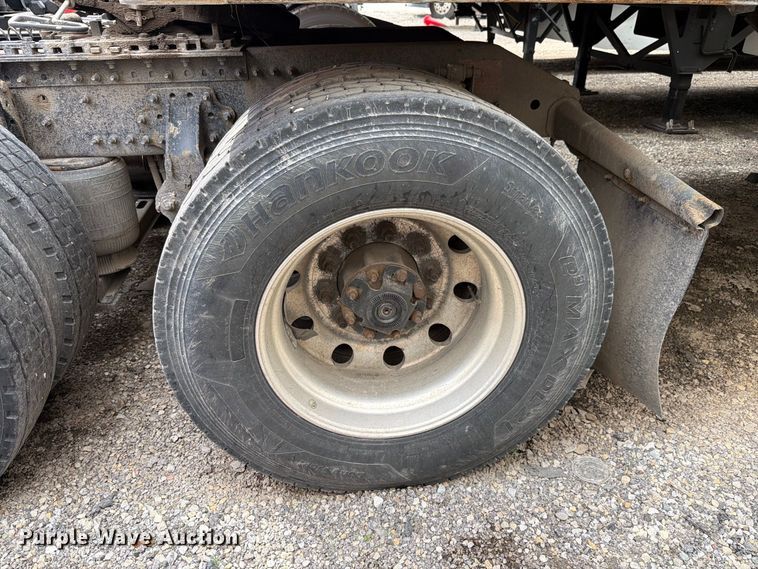 image for item FK4160 2016 Volvo VNL semi truck