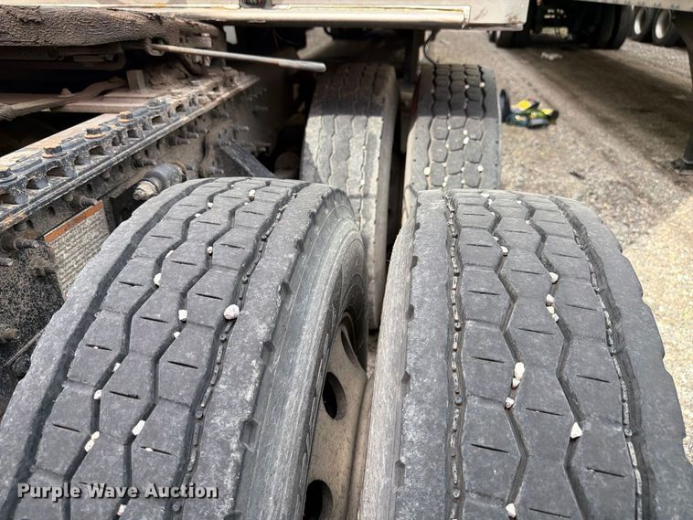 image for item FK4160 2016 Volvo VNL semi truck